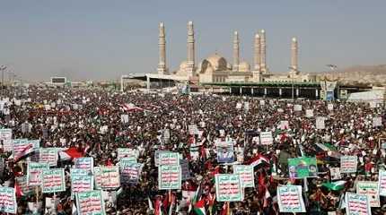 Supporters of the Houthi movement rally