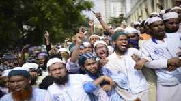 Muslims shout slogans against Nupur Sharma