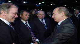 Vladimir Putin conratulates Russian delegation
